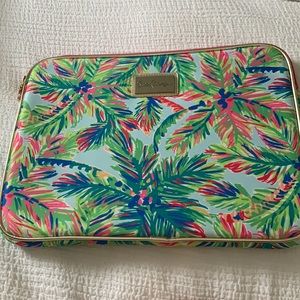Lilly laptop case 🌺